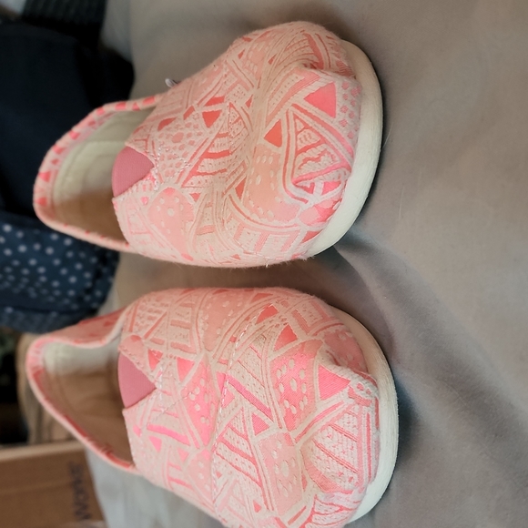 UNAVAILABLE/NFS - Womens size 9 Toms - Picture 6 of 6